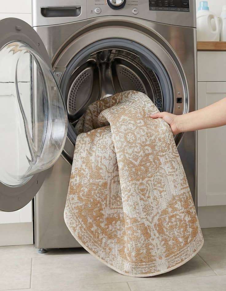 Detail image of 4' x 4'  Washable Jill Zarin Dubai Indoor / Outdoor Round Rug