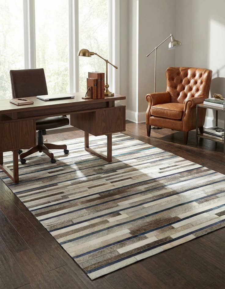 Detail image of 5' x 7' 10 Cowhide Stocks Rug