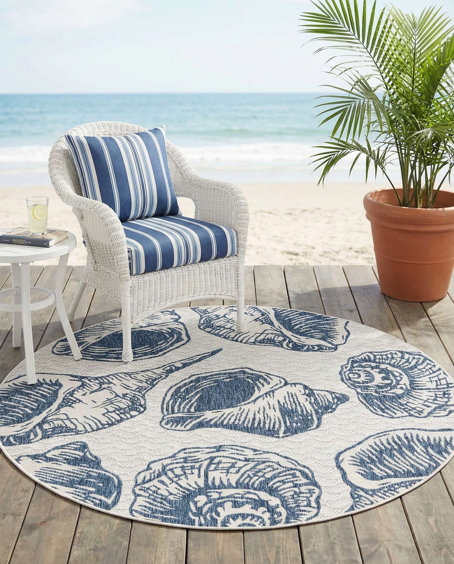 6' x 6' Easy-Clean Coastal Indoor / Outdoor Round Rug