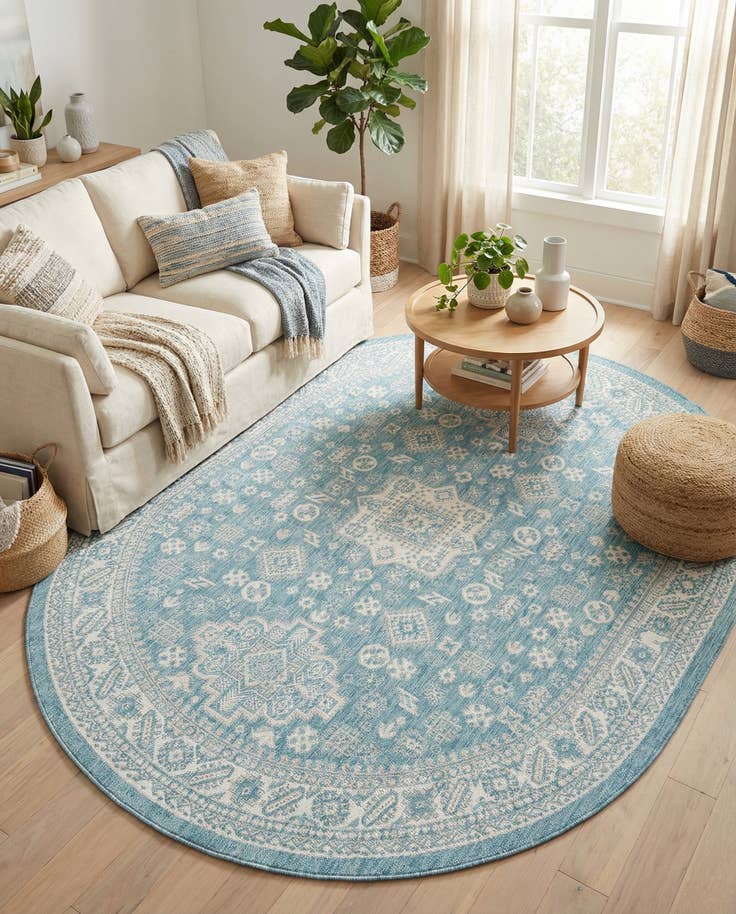 Detail image of 7' 10 x 10' Easy-Clean Aztec Indoor / Outdoor Oval Rug