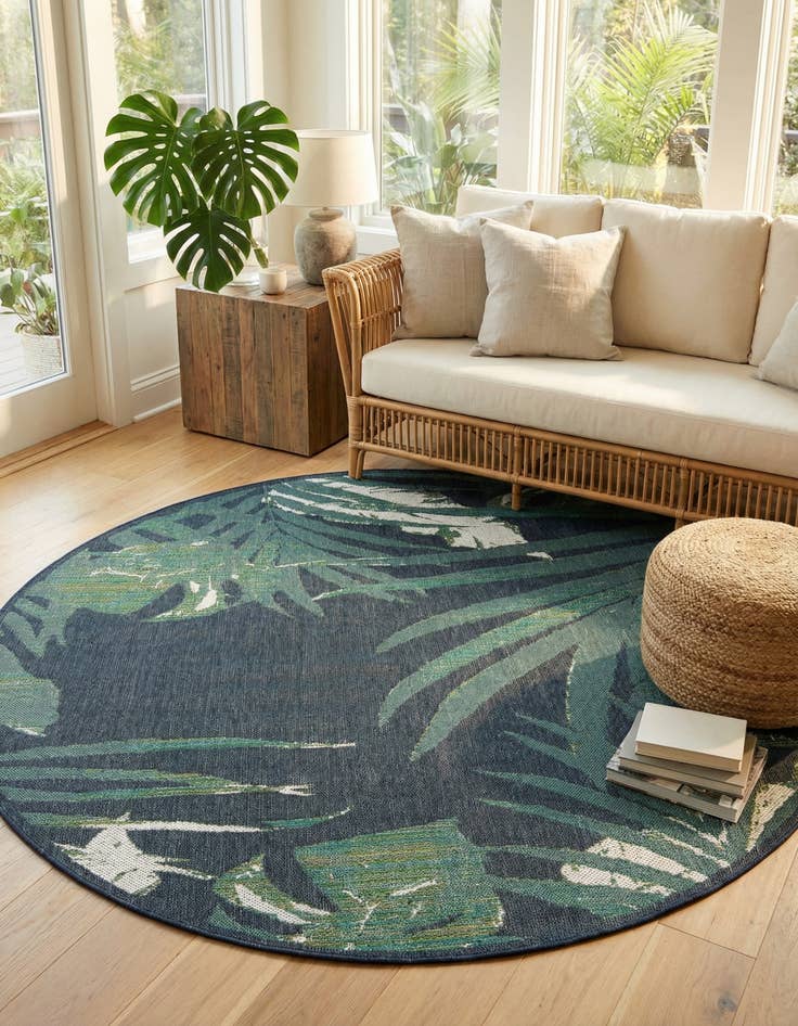 Detail image of 7' 10 x 7' 10  Washable Baja Indoor / Outdoor Round Rug