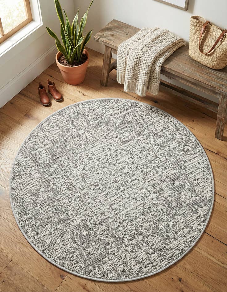 Detail image of  3' 1 x 3' 1  Washable Traditional Indoor / Outdoor Round Rug