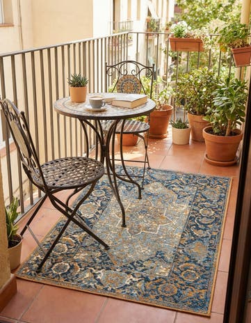 2' x 3' Easy-Clean Traditional Indoor / Outdoor Rug