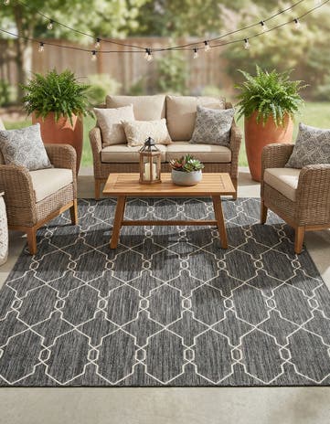 7' x 10' Easy-Clean Lattice Indoor / Outdoor Rug