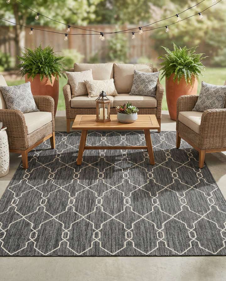 7' x 10' Easy-Clean Trellis Indoor / Outdoor Rug