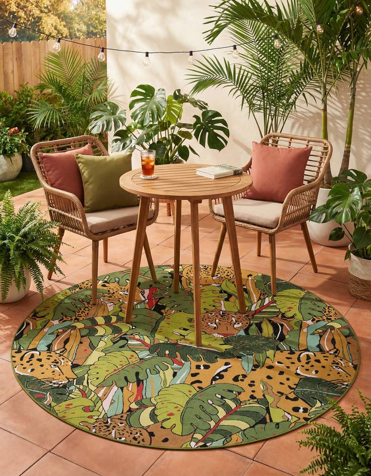 Detail image of 7' 10 x 7' 10 Easy-Clean Botanical Indoor / Outdoor Round Rug