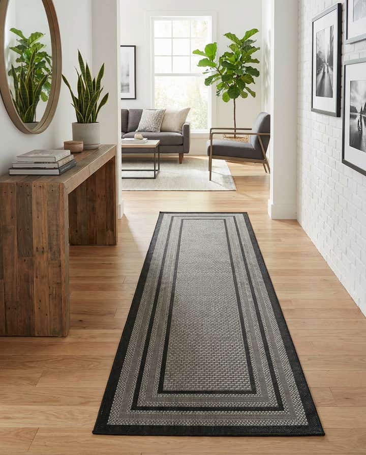 2' 7 x 10' Easy-Clean Border Indoor / Outdoor Runner Rug