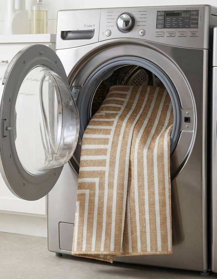 Detail image of 4' x 6'  Washable Modern Indoor / Outdoor Rug