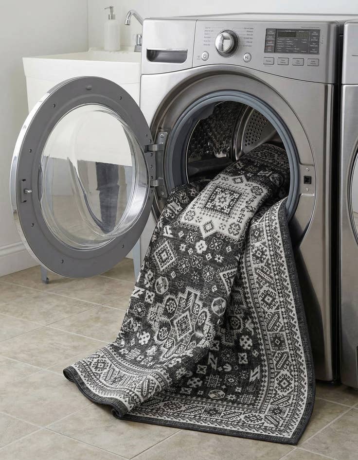 Detail image of 7' 10 x 10'  Washable Aztec Indoor / Outdoor Rug