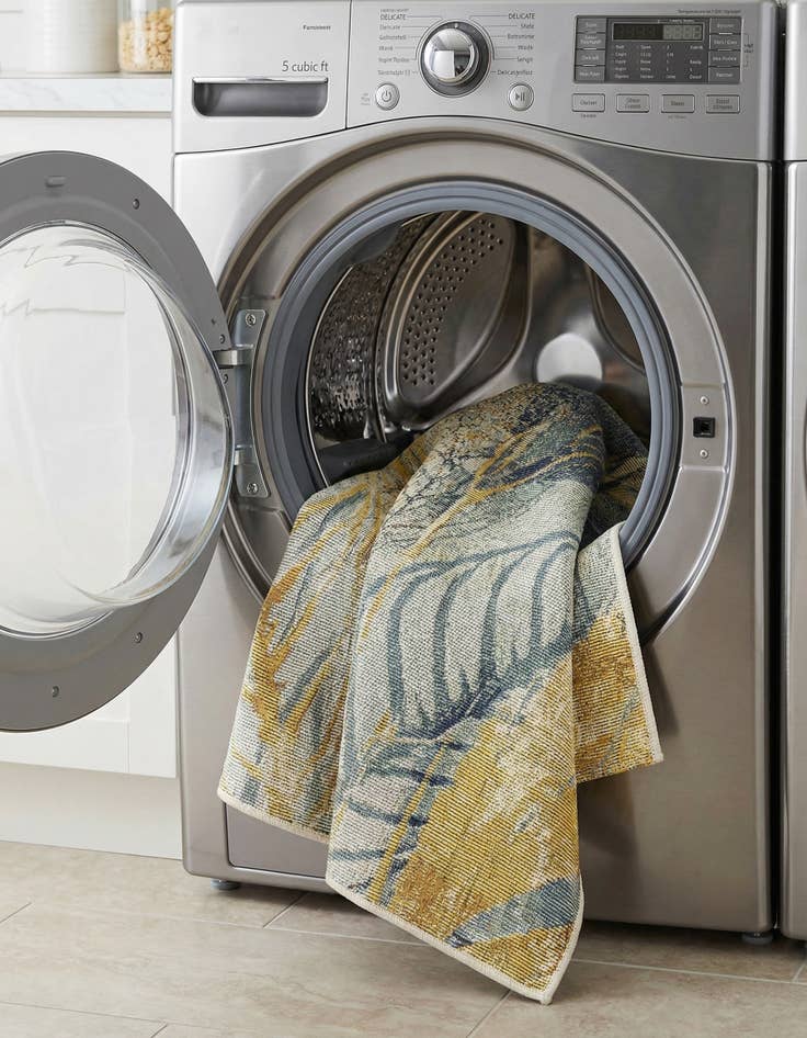 Detail image of 2' x 3'  Washable Botanical Indoor / Outdoor Rug