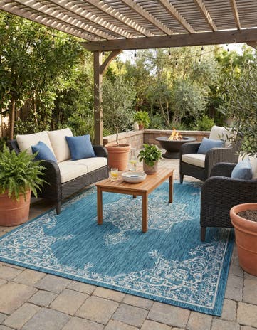 7' x 10' Easy-Clean Traditional Indoor / Outdoor Rug