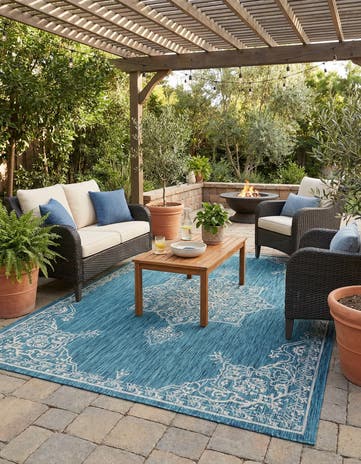 7' x 10' Easy-Clean Traditional Indoor / Outdoor Rug