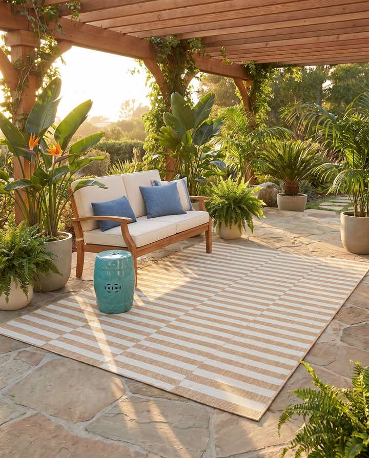 5' 3 x 8' Easy-Clean Striped Indoor / Outdoor Rug