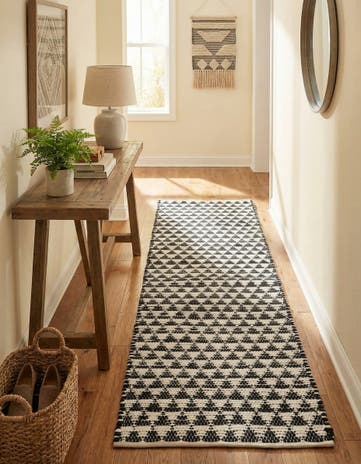 2' 7 x 10' Hand Woven Chindi Jute Runner Rug