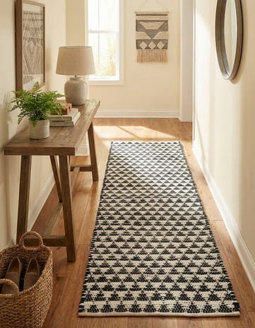 2' 7 x 10' Hand Woven Chindi Jute Runner Rug