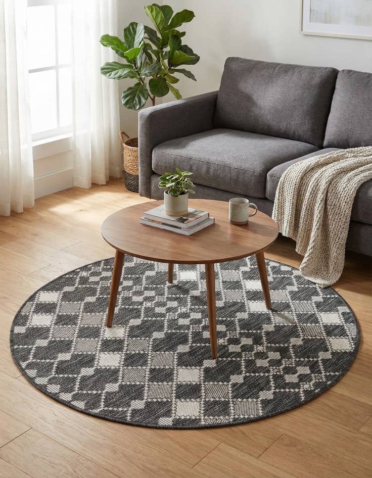 Detail image of 4' x 4'  Washable Trellis Indoor / Outdoor Round Rug