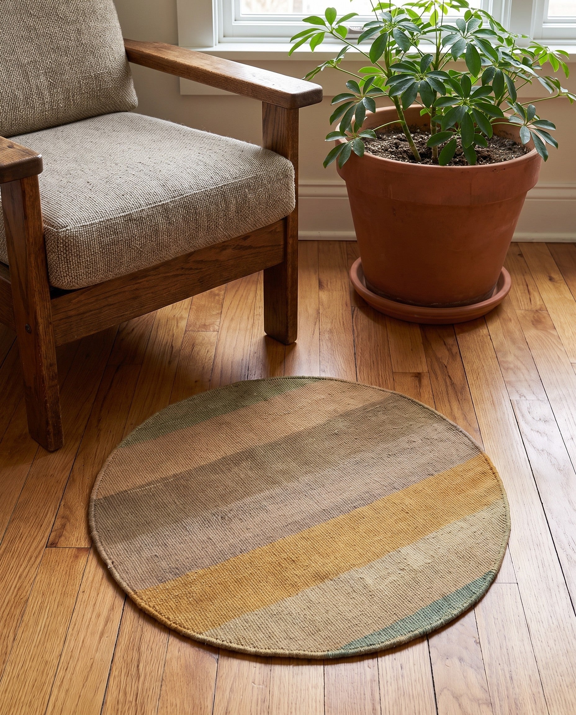 1' 5 x 1' 6 Hand Woven Pillow Wool Round Rug
