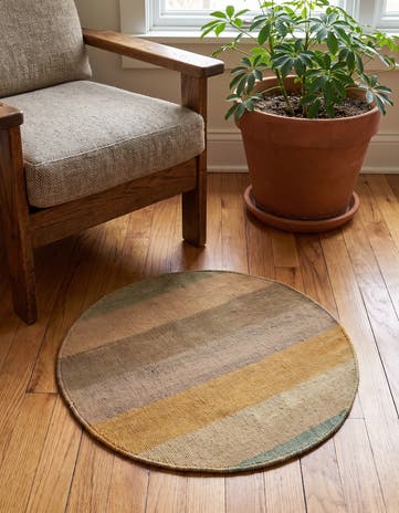 1' 5 x 1' 6 Hand Woven Pillow Wool Round Rug