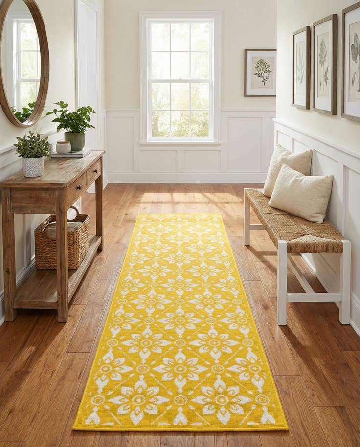 Detail image of 2' 7 x 10' Easy-Clean Lattice Indoor / Outdoor Runner Rug