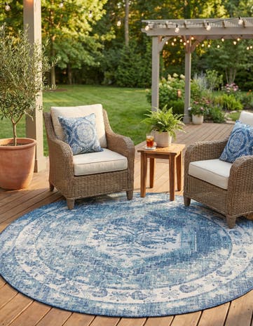 7' 10 x 7' 10 Easy-Clean Traditional Indoor / Outdoor Round Rug