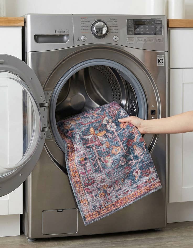 Detail image of 7' 3 x 7' 3  Washable Maahru Square Rug