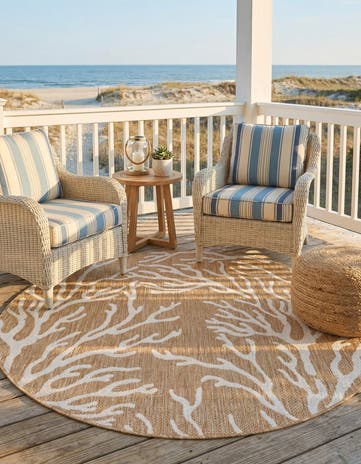 5' 3 x 5' 3 Easy-Clean Coastal Indoor / Outdoor Round Rug