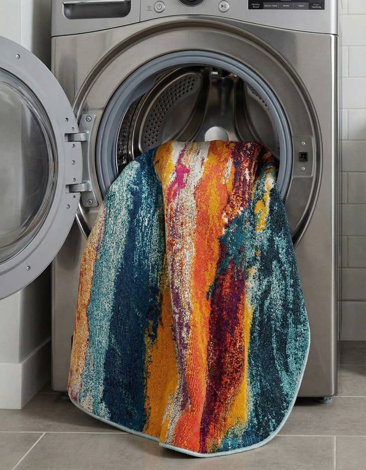 Detail image of  5' 3 x 5' 3  Washable Haerfest Round Rug