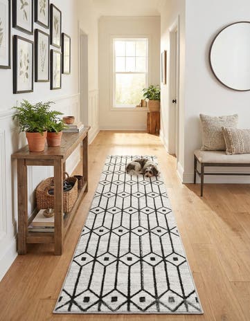 2' x 8' Lattice Trellis Runner Rug