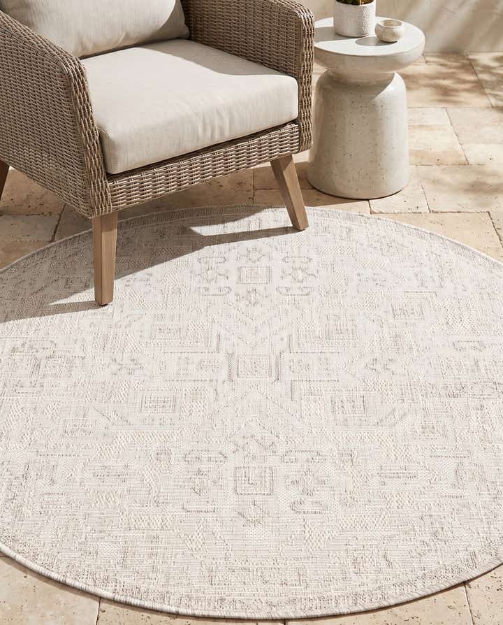 4' x 4' Easy-Clean Aztec Indoor / Outdoor Round Rug