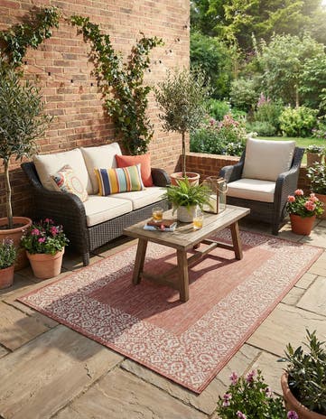 4' x 6' Easy-Clean Border Indoor / Outdoor Rug