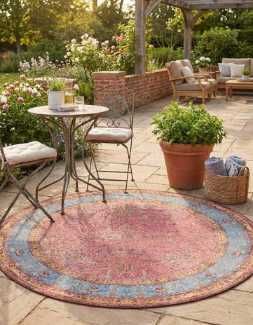 6' 1 x 6' 1 Easy-Clean Traditional Indoor / Outdoor Round Rug