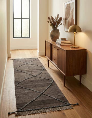 2' 6 x 8' Hand Woven Kilim Modern Wool Runner Rug