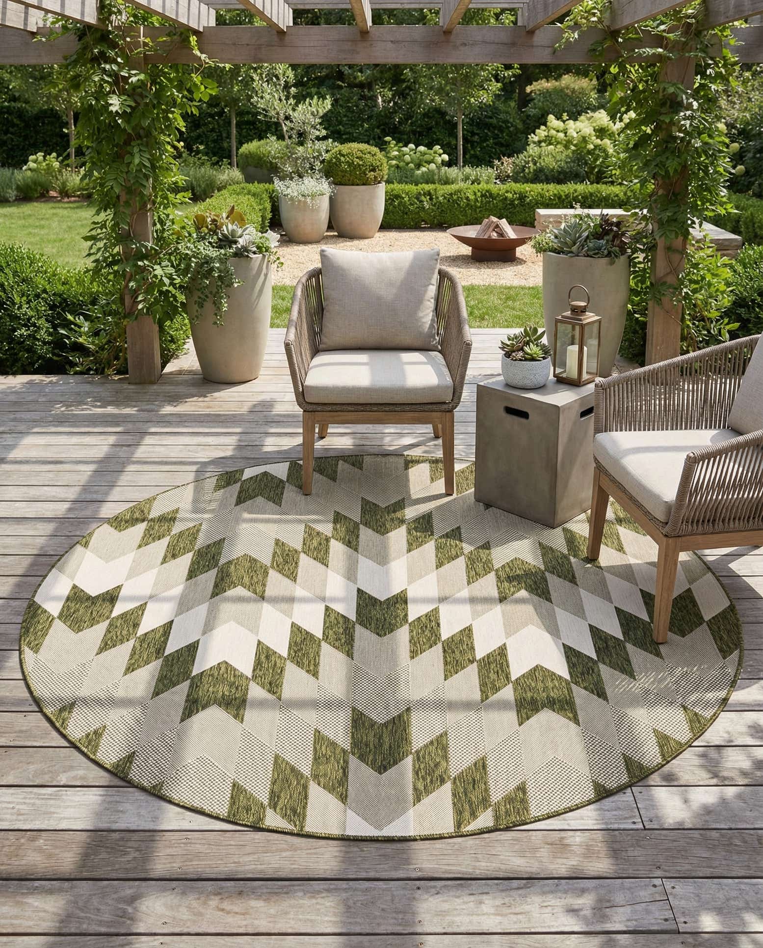 7' 10 x 7' 10 Easy-Clean Modern Indoor / Outdoor Round Rug