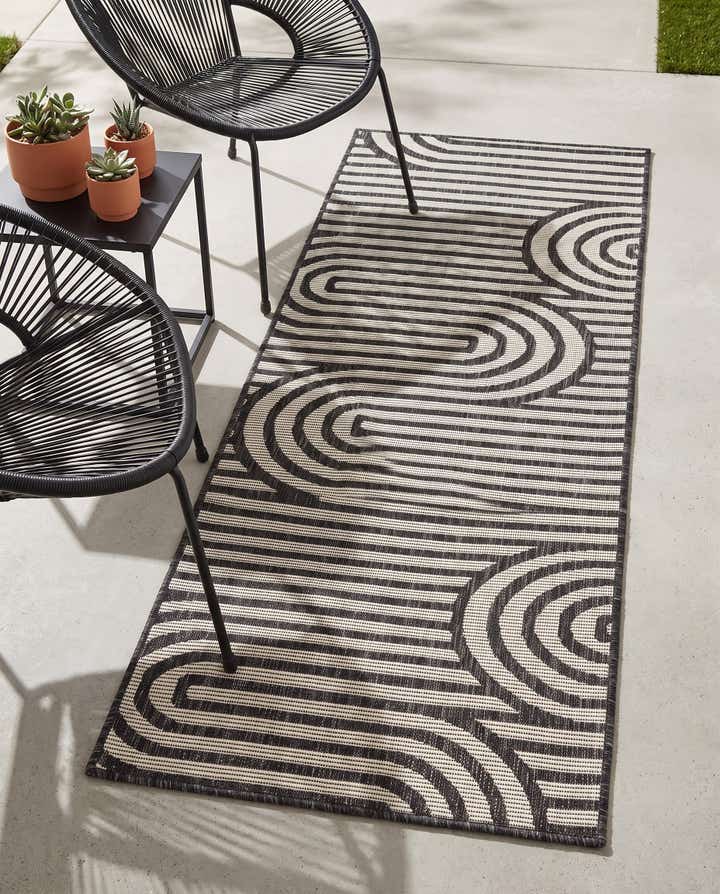2' x 6' Easy-Clean Modern Indoor / Outdoor Runner Rug