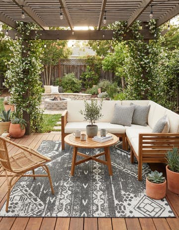7' 10 x 10' Easy-Clean Bohemian Indoor / Outdoor Rug