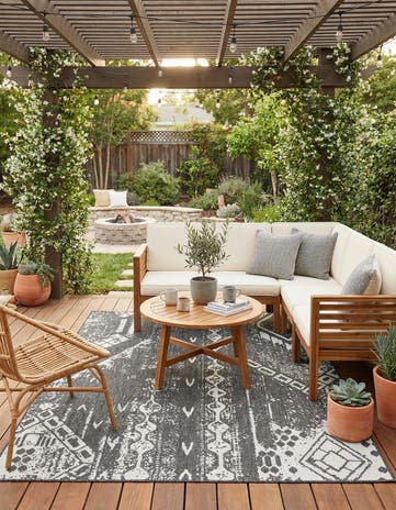 7' 10 x 10' Easy-Clean Bohemian Indoor / Outdoor Rug