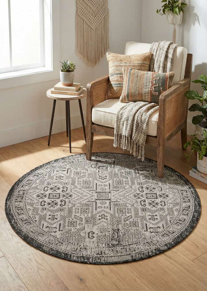 4' x 4' Easy-Clean Aztec Indoor / Outdoor Round Rug