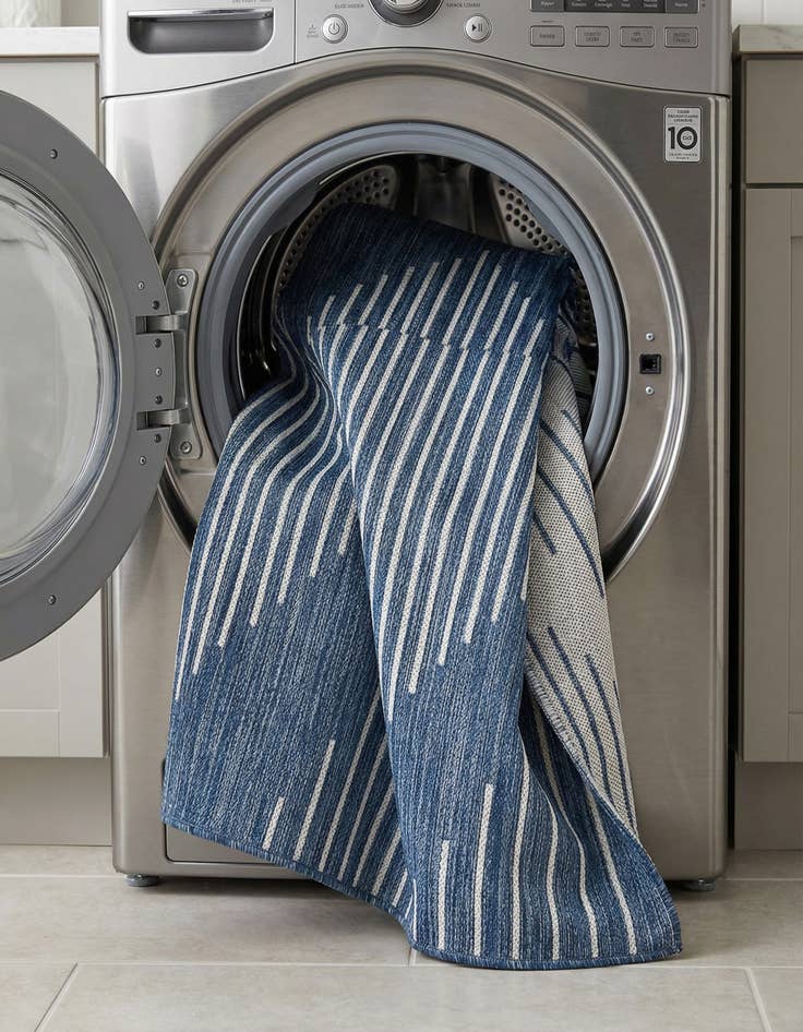 Detail image of 7' 10 x 10'  Washable Modern Indoor / Outdoor Rug