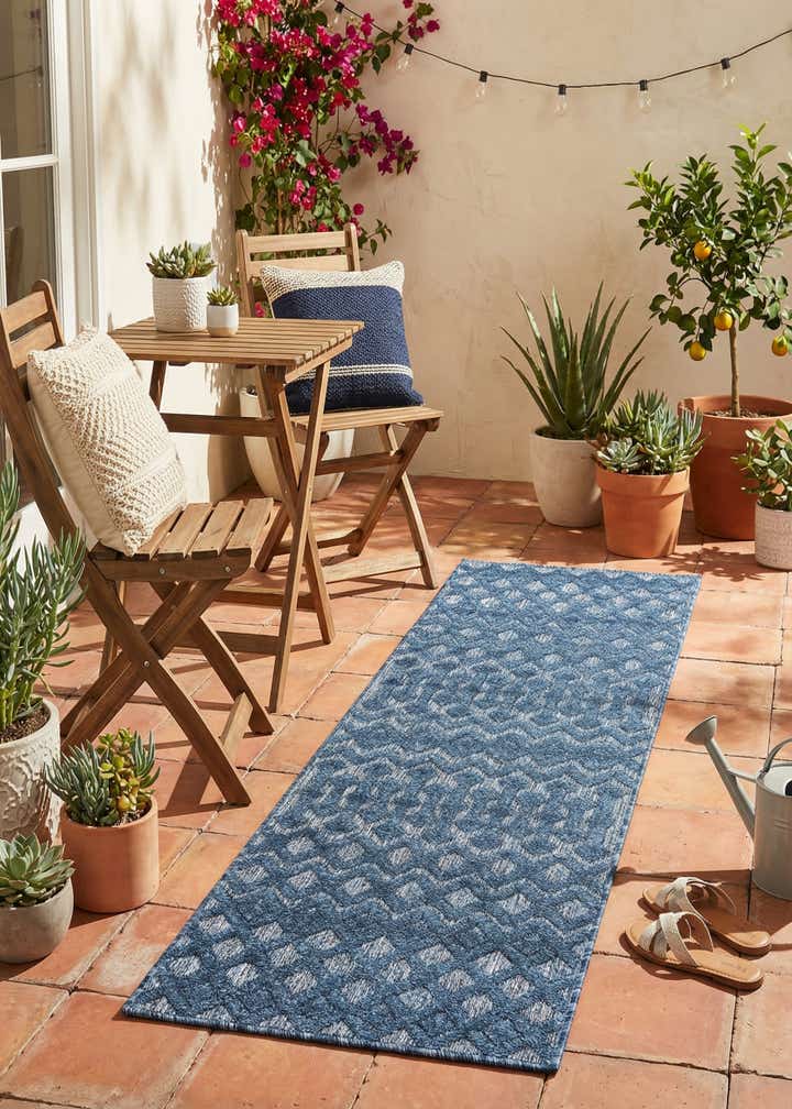 2' x 6' Easy-Clean Trellis Textured Indoor / Outdoor Runner Rug