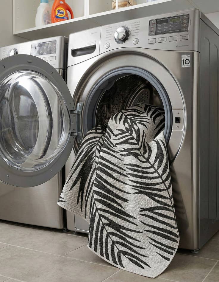 Detail image of 7' x 10'  Washable Botanical Indoor / Outdoor Rug