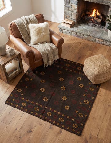 4' 2 x 4' 2 Hand Knotted Sumak Wool Square Rug