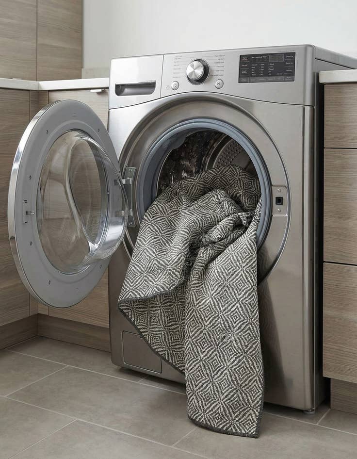 Detail image of 6' x 9'  Washable Trellis Indoor / Outdoor Rug