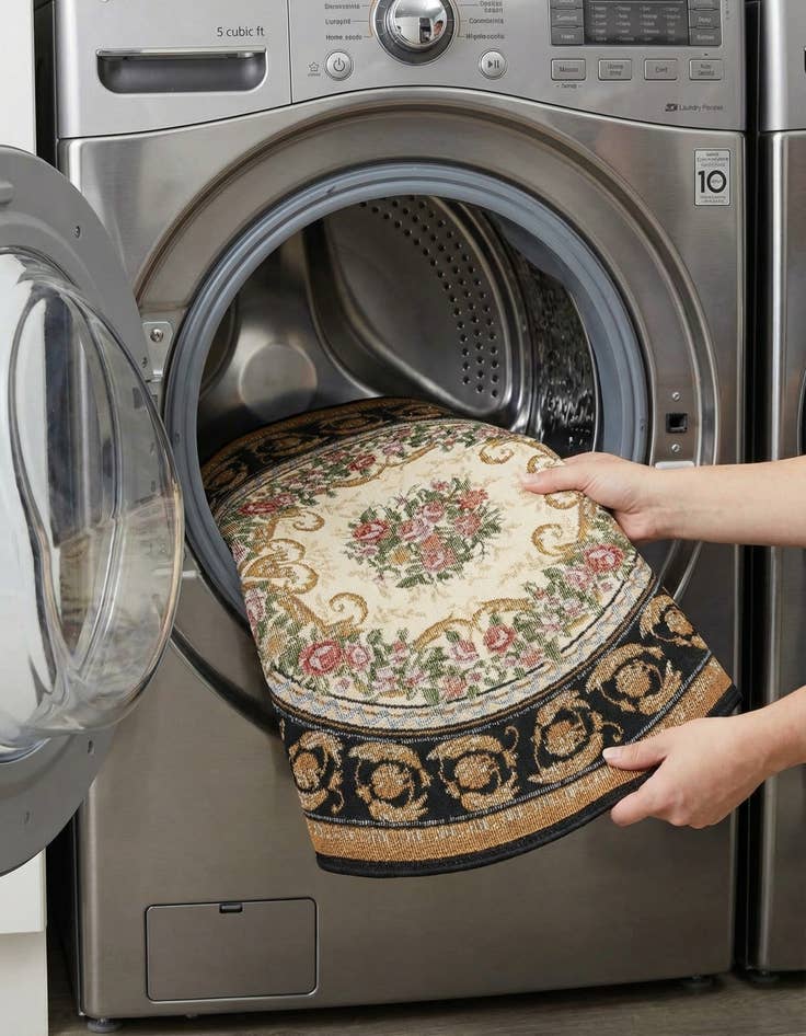 Detail image of 3' x 3'  Washable Traditional Indoor / Outdoor Round Rug