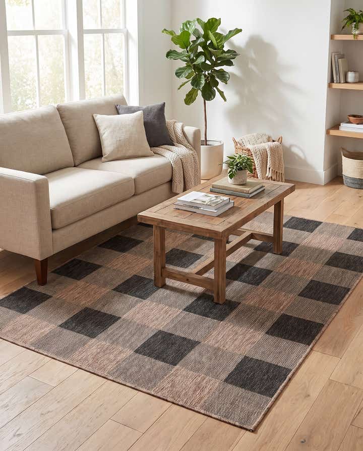 5' 3 x 7' Easy-Clean Checkered Indoor / Outdoor Rug