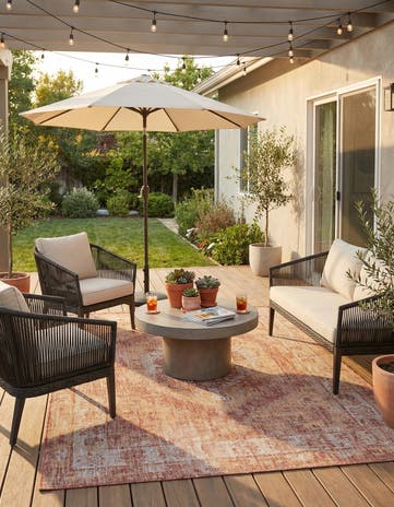 5' 3 x 8' Easy-Clean Traditional Indoor / Outdoor Rug