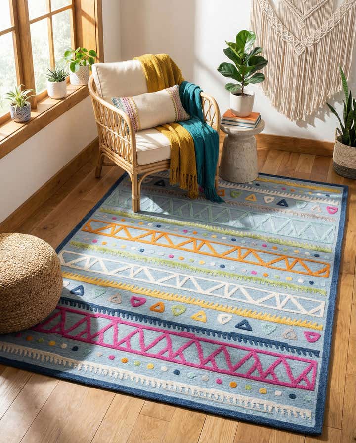 4' 7 x 7' 3 Easy-Clean Indoor / Outdoor Rug