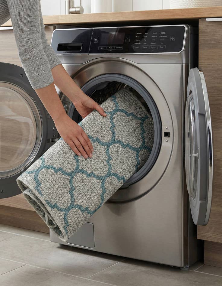 Detail image of 2' x 3' 1  Washable Trellis Indoor / Outdoor Rug