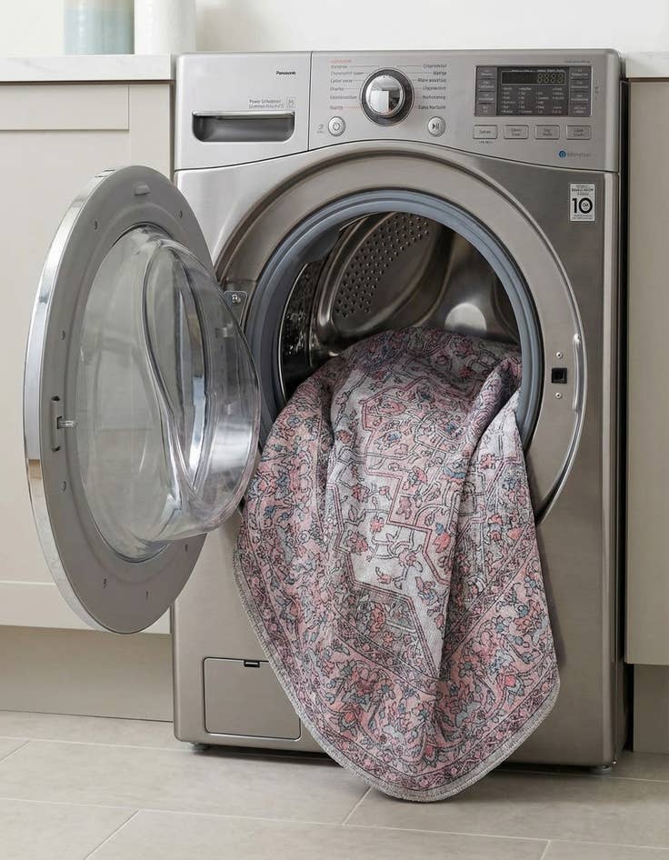 Detail image of 5' 3 x 5' 3  Washable Mangata Round Rug