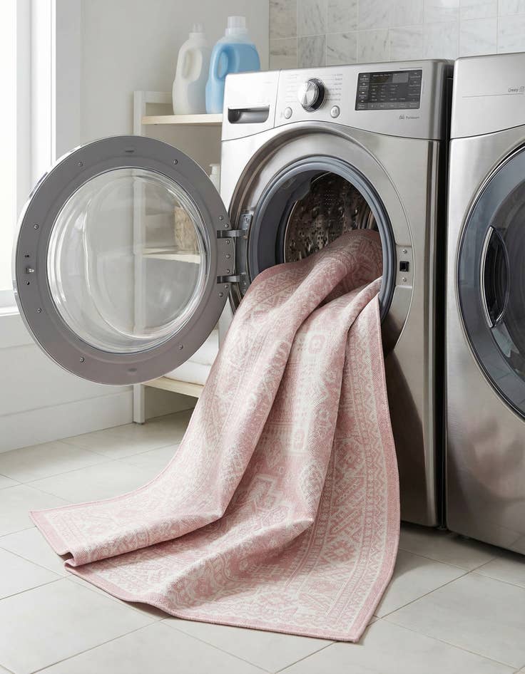 Detail image of 6' x 9'  Washable Aztec Indoor / Outdoor Rug