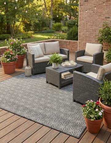 7' 10 x 7' 10 Easy-Clean Lattice Indoor / Outdoor Square Rug